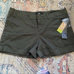 MASSIMO green shorts